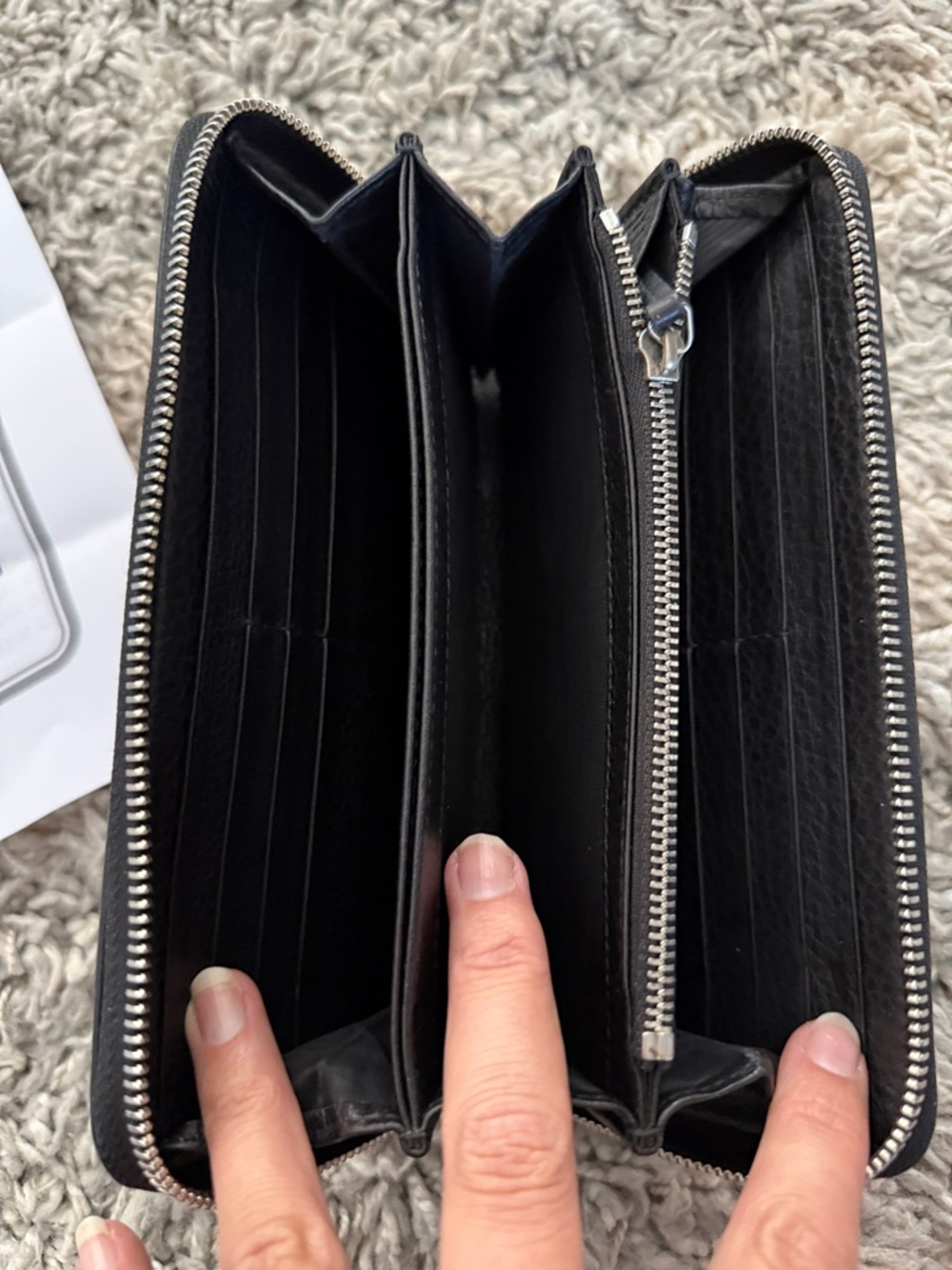 Gucci Black Leather Zip-Around Wallet - Picture 3 of 8